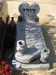 סוג מצבה מאבן גרניט