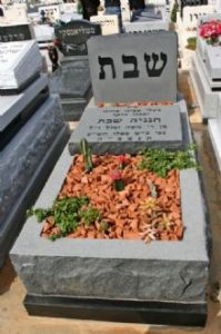 מצבה משפחתית מעוצבת בהתאמה אישית